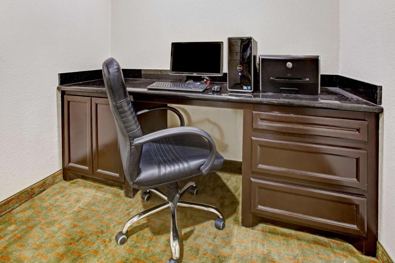 Super 8 By Wyndham Laporte La Porte Buitenkant foto
